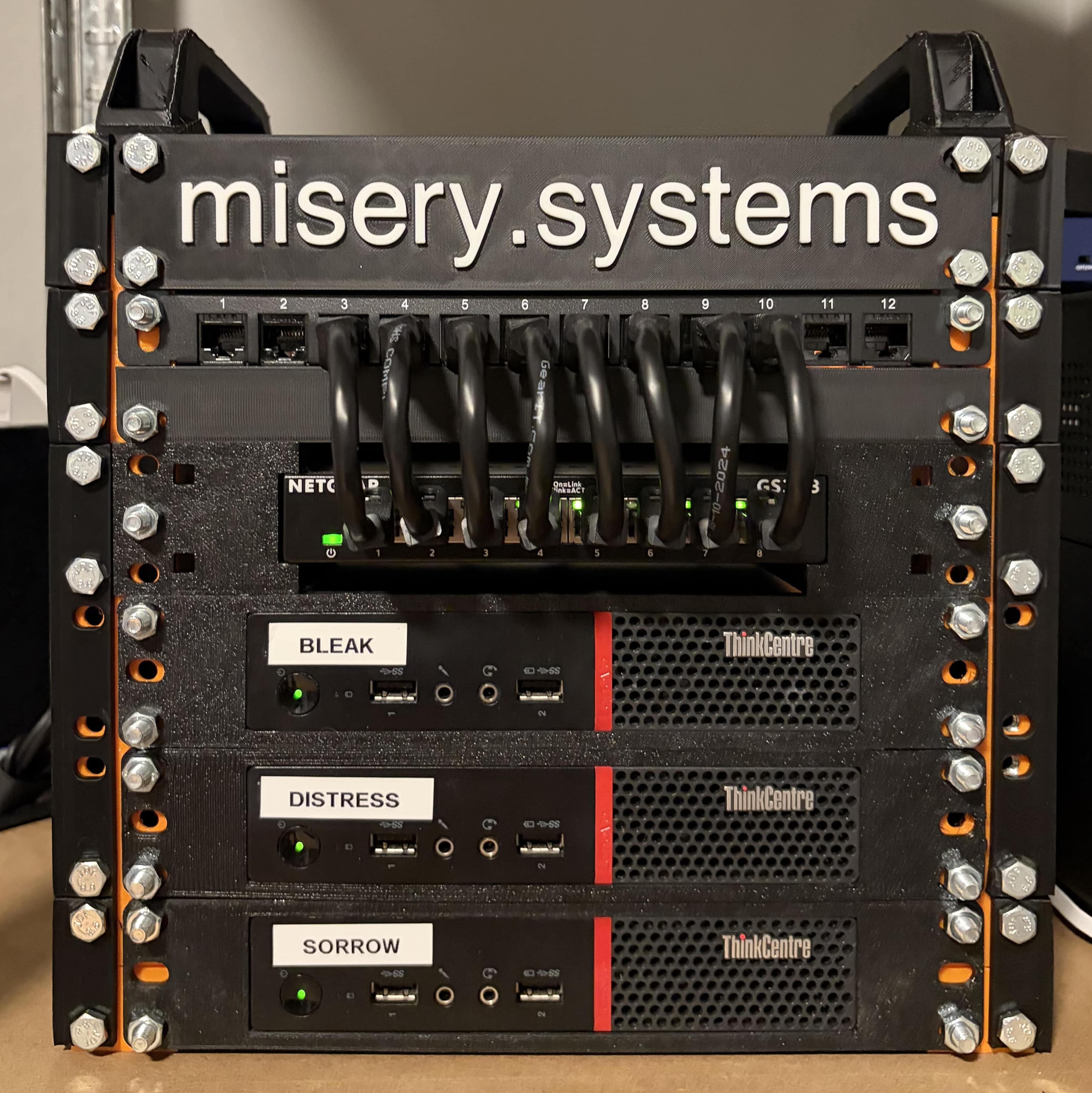 Homelab rack with servers